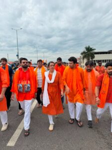 भाजपा युवा मोर्चा के राष्ट्रीय अध्यक्ष तेजस्वी सूर्या सैकड़ों युवाओं के साथ कांवड़ लेकर पहुंचे वीरभद्र, ऋषिकेश