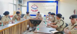 स्वतंत्रता दिवस समारोह को सकुशल रूप से सम्पन्न कराने के लिये मुस्तैद दून पुलिस, समारोह के दौरान सुरक्षा प्रबन्धों की समीक्षा हेतु एसएसपी देहरादून द्वारा सभी राजपत्रित अधिकारियों के साथ की गोष्ठी, डीएम, एसएसपी ने मुख्य कार्यक्रम स्थल परेड ग्राउण्ड का किया स्थलीय निरीक्षण