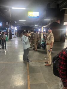 आमजन की सुरक्षा को हर पल मुस्तैद दून पुलिस, स्वतंत्रा दिवस के दृष्टिगत एसएसपी देहरादून के निर्देशों पर सम्पूर्ण जनपद में दून पुलिस द्वारा लगातार चलाया जा रहा सघन चेकिंग अभियान, जनपद की सीमाओं व आन्तरिक मार्गो पर संदिग्धों की तलाश हेतु लगातार की जा रही सघन चैकिंग, संवेदनशील स्थानों पर अर्द्ध सैनिक बलों के साथ किया गया फ्लैग मार्च