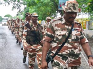 आमजन की सुरक्षा को हर पल मुस्तैद दून पुलिस, आगामी वीवीआईपी कार्यक्रम के दृष्टिगत एसएसपी देहरादून के निर्देशों पर पुलिस द्वारा अर्द्ध सैनिक बलों के साथ किया गया फ्लैग मार्च