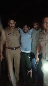 चैन स्नेचिंग की घटना को अंजाम देने वाला अभियुक्त पुलिस मुठभेड़ में हुआ घायल, बसंत विहार क्षेत्र में बुजुर्ग महिला के साथ की थी चैन स्नेचिंग की घटना