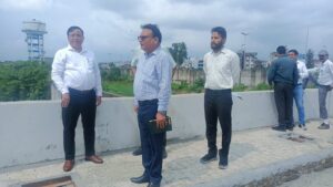 आढ़त बाजार के विकास कार्यों का विधायक विनोद चमोली और एमडीडीए उपाध्यक्ष बंशीधर तिवारी ने किया स्थलीय निरीक्षण, नवीन आढ़त बाजार का निर्माण पूरा, व्यापारियों को जल्द मिलेगा लाभ,  आढ़त बाजार के विकास कार्यों व प्लॉटों की आवंटन प्रक्रिया को सितंबर माह तक हर हाल पूरा करने के निर्देश
