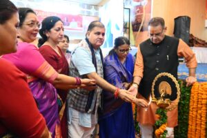 मसूरी में धूमधाम से मनाया गया रक्षाबंधन समारोह, हजारों बहनों ने मंत्री गणेश जोशी की कलाई पर बांधा रक्षा सूत्र, मसूरी में 4 हजार से अधिक की संख्या में पहुंची बहनों ने मंत्री गणेश जोशी को बांधी राखी उनके दीर्घायु की कामना