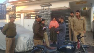 बसंत विहार क्षेत्र में पुलिस ने चलाया सत्यापन अभियान, सत्यापन अभियान के दौरान संदिग्धों को लाया गया थाने