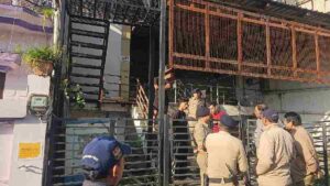 अलग-अलग थाना क्षेत्रों मे पुलिस द्वारा वृहद स्तर पर चलाया सत्यापन अभियान, 800 से अधिक बाहरी व्यक्तियों का करा सत्यापन