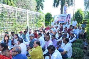 अंकिता भंडारी हत्याकांड में वीवीआईपी की भूमिका की निष्पक्ष जांच की मांग को लेकर कांग्रेस ने गांधी पार्क में रखा मौन उपवास, दुष्यंत कुमार गौतम को सिक्किम का राज्यपाल बनाये जाने के विरोध में प्रदेश कांग्रेस अध्यक्ष गणेश गोदियाल के नेतृत्व में कांग्रेसजनों ने किया मौन सत्याग्रह