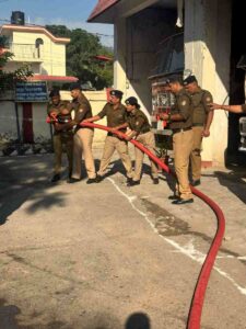 अग्निशमन अधिकारी देहरादून ने फायर स्टेशन ऋषिकेश का किया अर्धवार्षिक निरीक्षण, फायर स्टेशन में संचालित विभिन्न मदों, उपकरणों एवं संसाधनों की गहन समीक्षा की